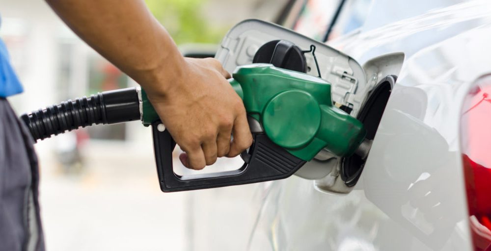 Petrobras aumenta em 4% preço da gasolina nas refinarias