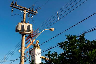  Cemig realiza obras de melhoria na rede elétrica do centro de Governador Valadares