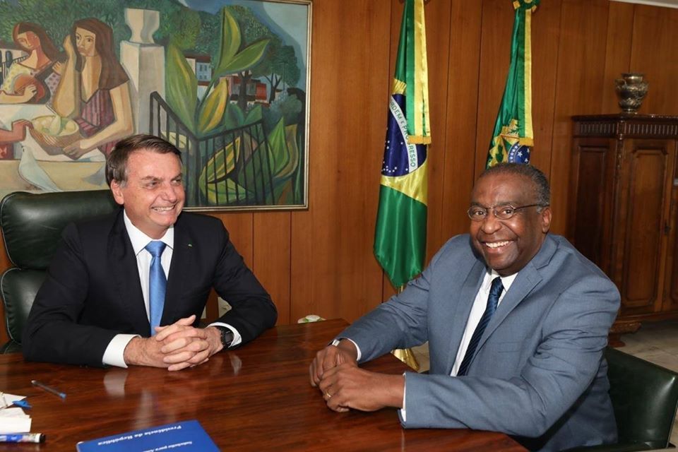 Bolsonaro anuncia professor Carlos Alberto Decotelli como ministro da Educação