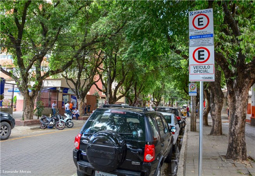 Prefeitura de GV alerta que demarcações de estacionamento da Zona Azul devem ser respeitadas