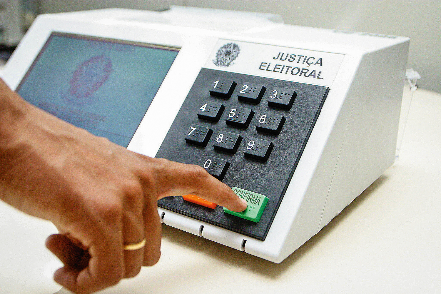 Eleitores de São Gonçalo do Sapucaí vão às urnas  neste domingo
