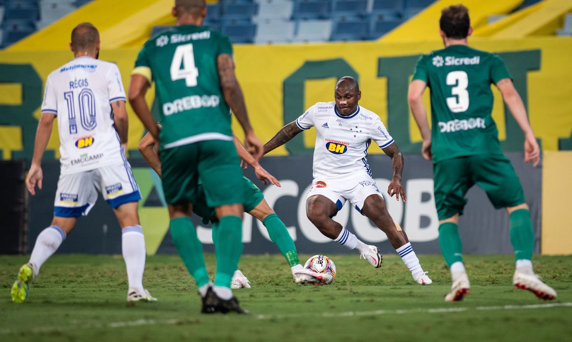 Série B: Cruzeiro é derrotado por Cuiabá com gol no último lance e chega ao Z4