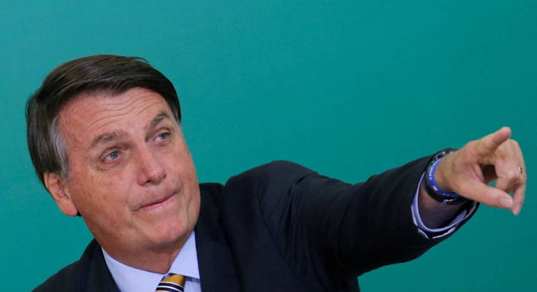Bolsonaro diz que matéria-prima de vacina chegará nos próximos dias