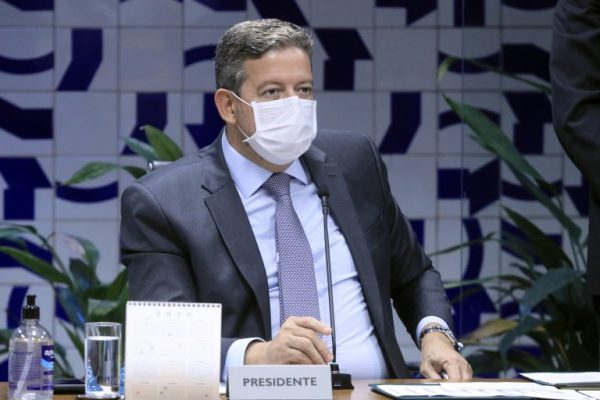 Brasil terá auxílio de R$ 250 até junho diz Lira