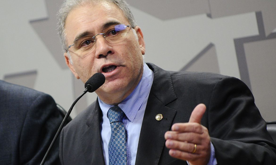 Queiroga diz que política é do governo Bolsonaro, não do ministro