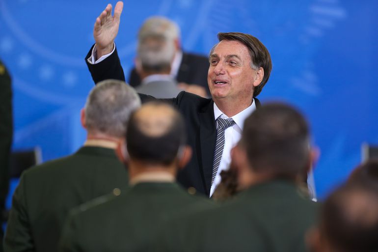 Bolsonaro critica Barroso por CPI: “Militância política e ativismo”