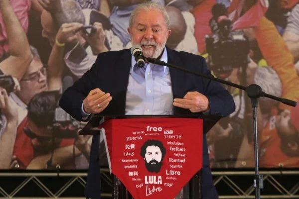 Fachin mantém voto pela anulação de condenações de Lula. Acompanhe