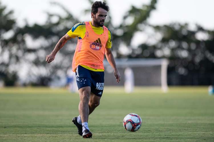 Lateral Norberto sofre lesão na coxa direita e desfalca o Cruzeiro nas próximas partidas
