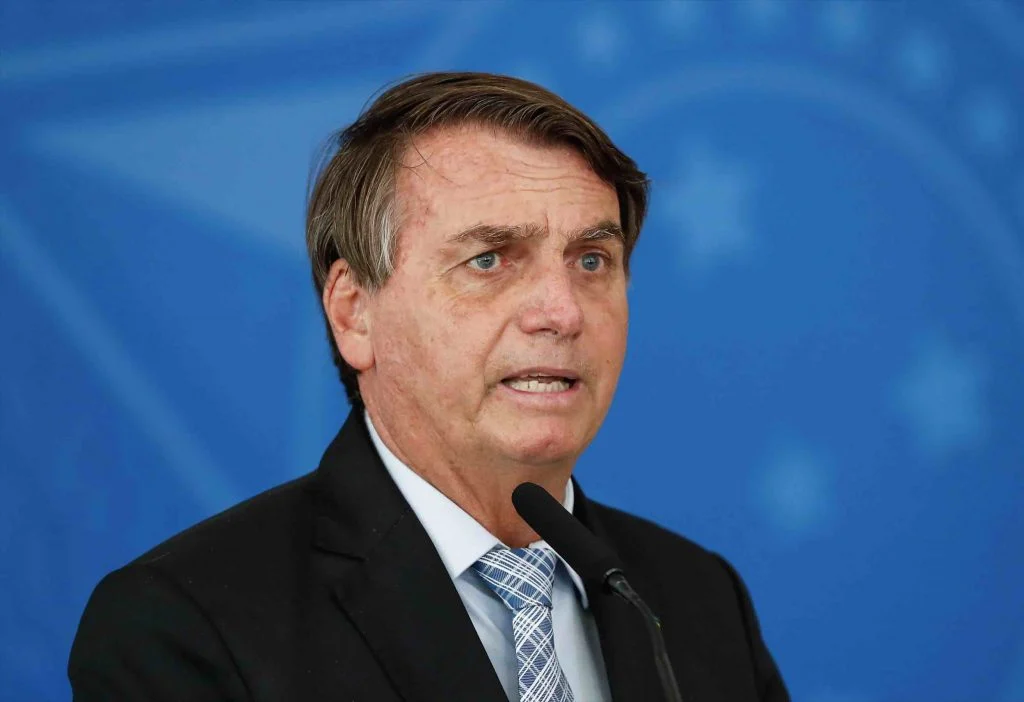 Ao TSE, Bolsonaro diz que não ataca urnas, pede “efetiva auditagem”