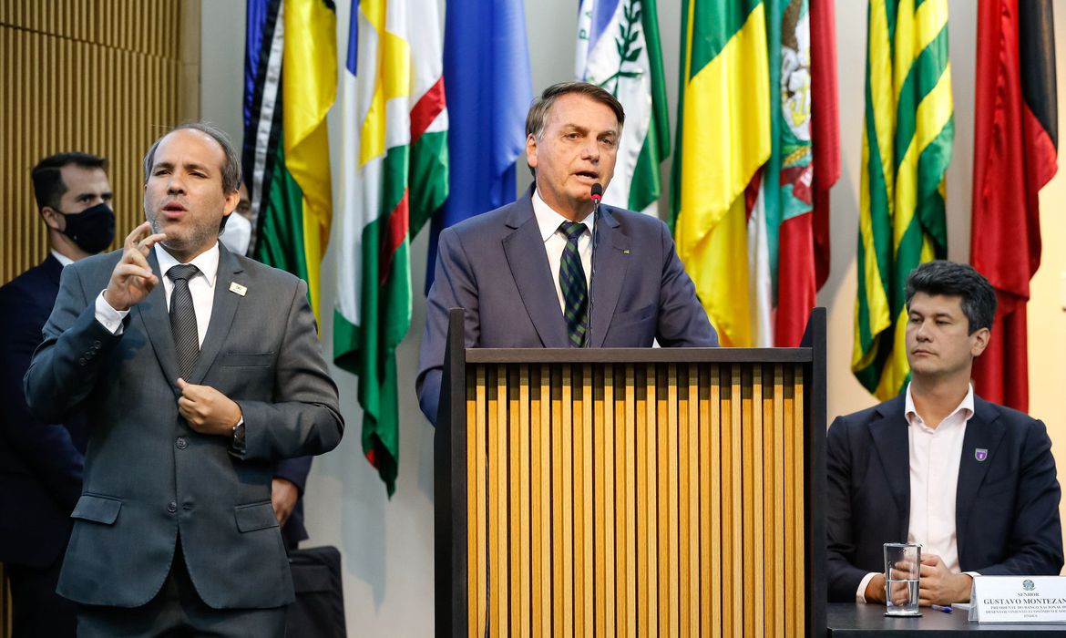 Bolsonaro sobre inquérito do STF: “Antídoto não está dentro das quatro linhas da Constituição