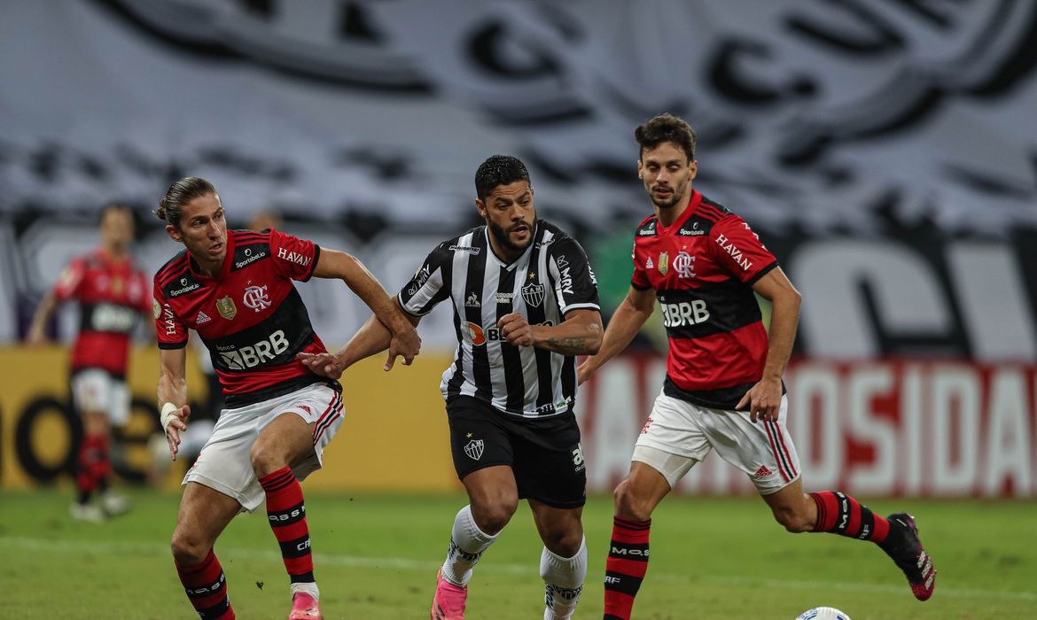 Flamengo recebe Atlético-MG tentando diminuir distância para liderança