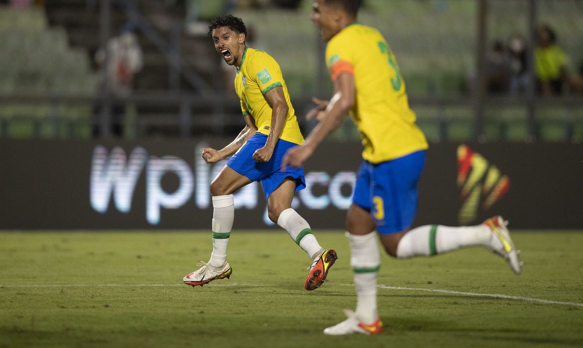 Brasil joga mal, mas vence a Venezuela por 3 a 1