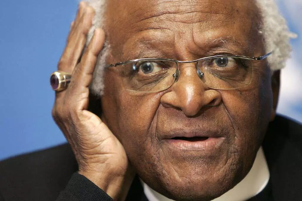 Desmond Tutu, símbolo da luta contra o apartheid na África do Sul, morre aos 90