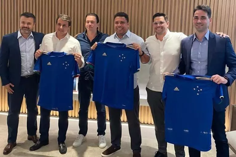 Ronaldo Fenômeno fecha acordo para compra do Cruzeiro
