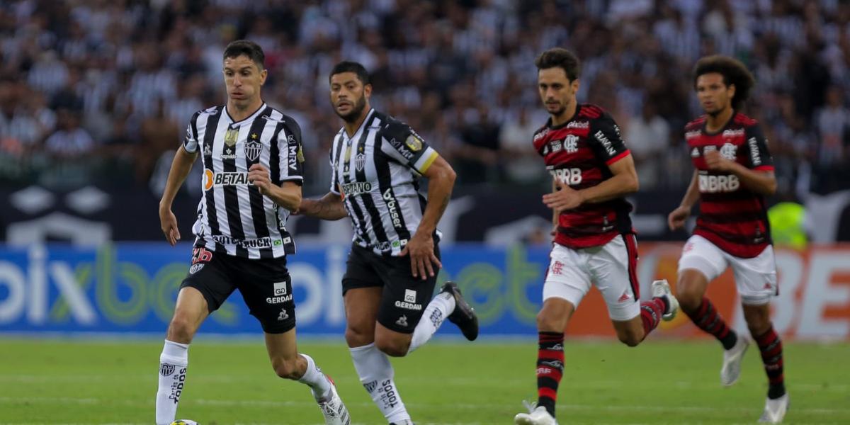 Com gols de Nacho e Ademir, Atlético derrota Flamengo e volta a vencer depois de 4 partidas