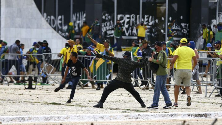Manifestantes invadiram Congresso, Planalto e STF
