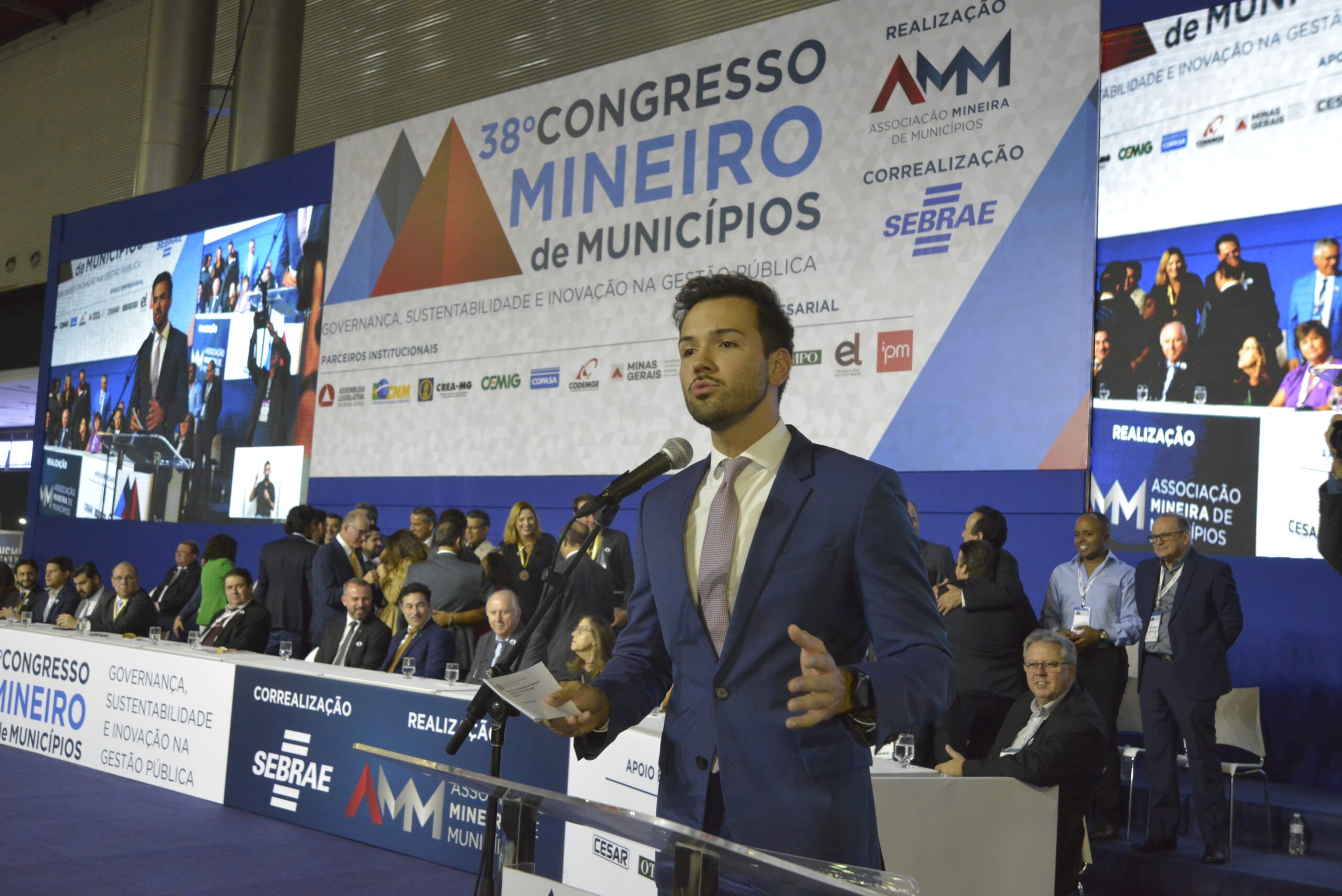Governador em exercício sanciona projeto de lei que beneficia mais de 780 municípios mineiros