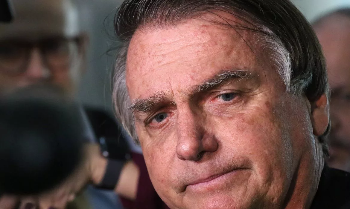 Bolsonaro  é condenado à inelegibilidade por oito anos pela maioria do TSE