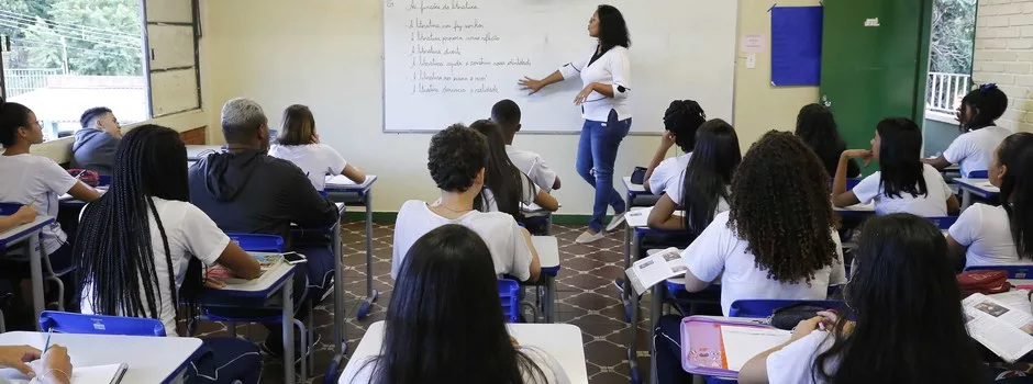 Governo de Minas inicia pagamento de reajuste da Educação já na folha de julho